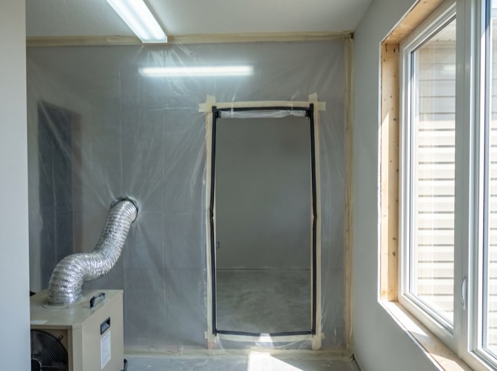 Containment for mould work